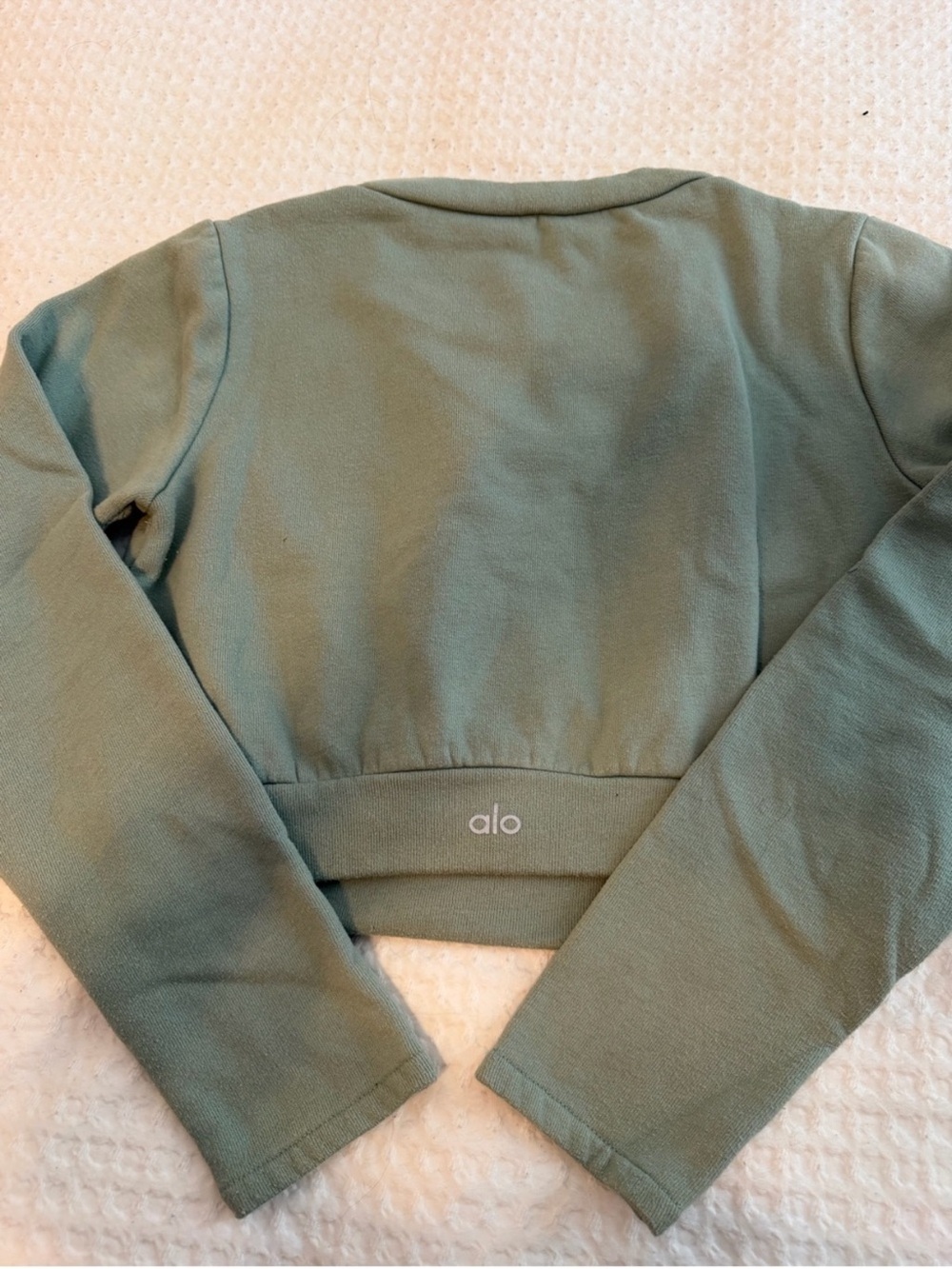 🗽ALO Yoga Sage Green Cropped Crewneck Sweater